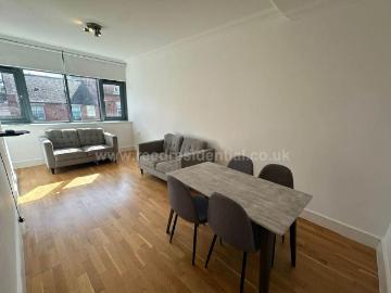 Lenton NG7 4 bed flat to rent £2,086 pcm £481 pw