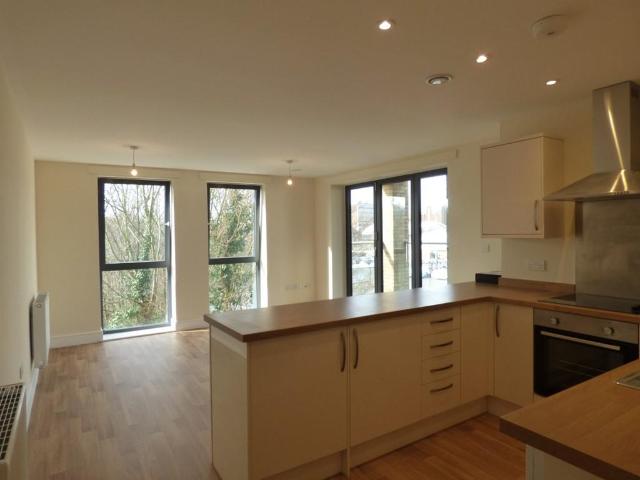Lenworth House, Ashford Road. 2 bed flat to rent £1,150 pcm £265 pw