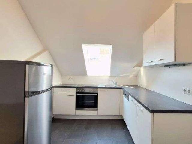 LEND: Ruhige 1 ZIMMER Wohnung, extra Küche möbliert, Bad mit Wanne / WC / Fenster, nähe Hauptbahnhof