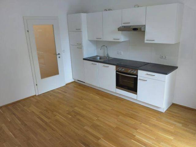 LEND: 2er WG, 2 ZIMMER Altbau + West Balkon + Wohnküche möbliert + Bad mit Dusche / WC und Fenster!