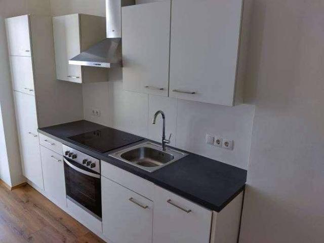 Lend: 3 ZIMMER Wohnung, ruhiger Balkon, extra Küche möbliert, Bad mit Dusche / WC und Fenster!
