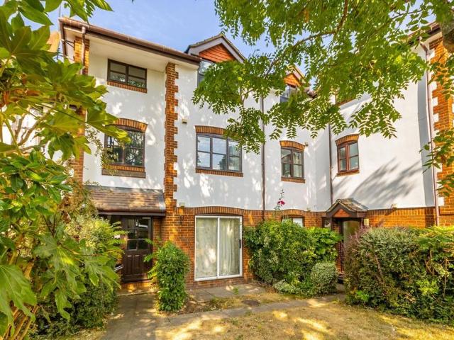 Lenelby Road, Surbiton KT6 1 bed flat to rent £1,550 pcm £358 pw