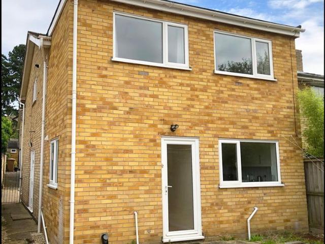 Leng Crescent, Norwich, Norfolk 6 bed semi detached house to rent £2,800 pcm £646 pw