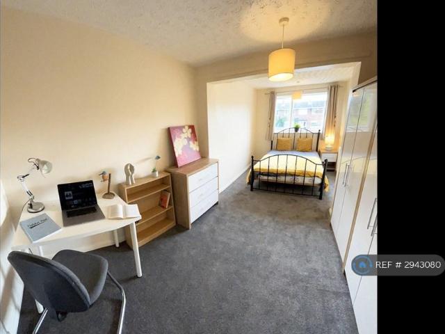 Leng Crescent, Norwich, NR4 6 bed semi detached house to rent £2,800 pcm £646 pw