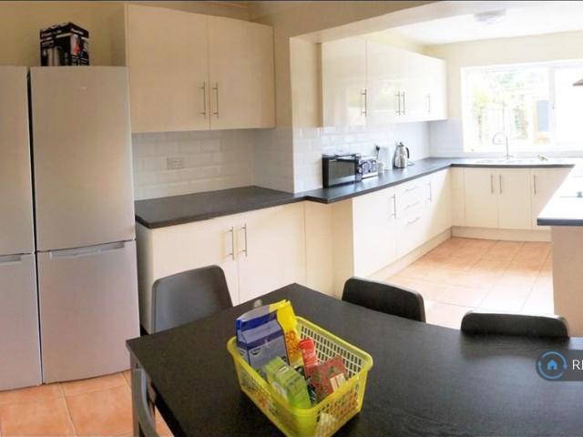 Leng Crescent, Norwich, NR4 6 bed semi detached house to rent £2,800 pcm £646 pw