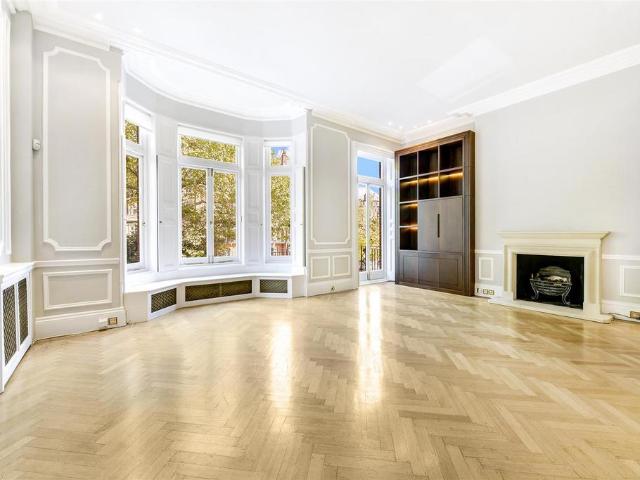 Lennox Gardens, Knightsbridge, SW1X 3 bed apartment to rent £8,900 pcm £2,054 pw
