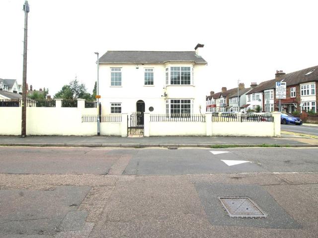 Lennox Road, Gravesend DA11, 4 bed detached house to rent, £2,000 pcm | PrimeLocation