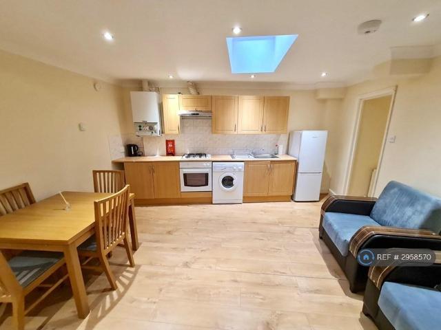 Lennox Road, London, N4 1 bed flat to rent £1,775 pcm £410 pw