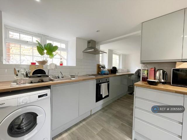 Lennox Road North, Southsea, PO5 3 bed flat to rent £1,600 pcm £369 pw
