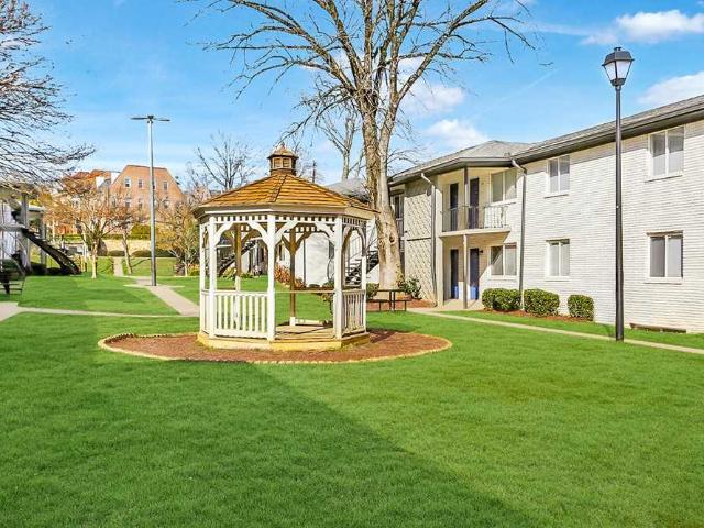 Lenox Place 2 Bedroom Apartment for Rent at 2572 Lenox Road Northeast, North Atlanta, GA 30324 Pine Hills