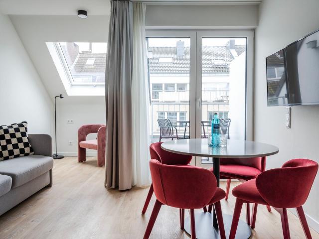 Leo Family Living, Dusseldorf Amsterdam Apartments for Rent