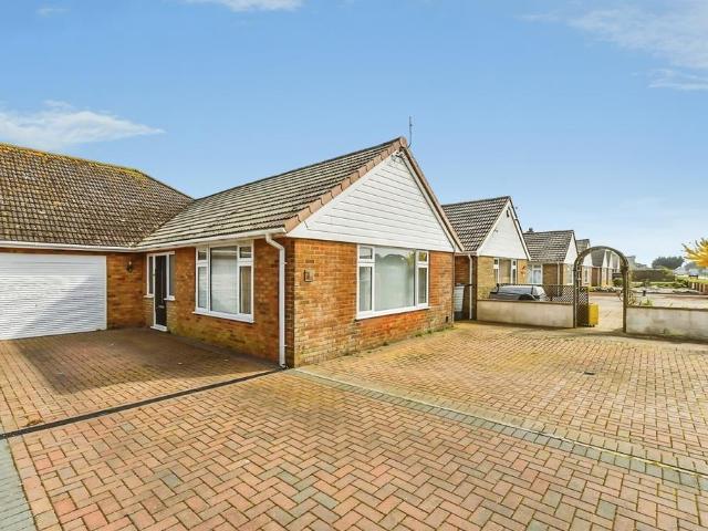 Leonard Road Greatstone TN28 3 bed semi detached bungalow to rent £1,500 pcm £346 pw
