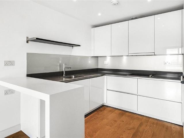 Leonard Street, Shoreditch, London, EC2A 2 bed apartment to rent £4,000 pcm £923 pw