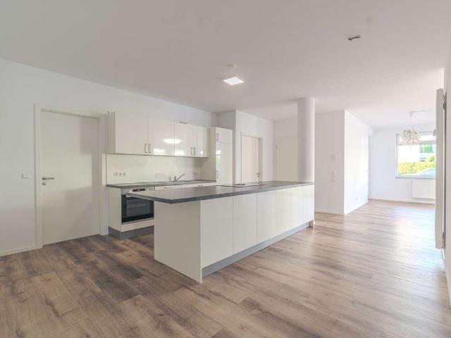 LEONBERG 4,5 ZIMMER EG WOHNUNG, FREI, RENOVIERT, EBK, LAGERFLÄCHE OPTIONAL!