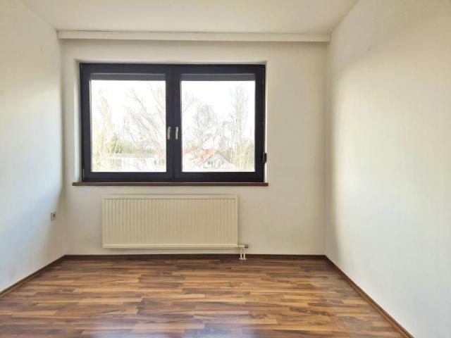 Leonding Gaumberg! Sonnige und ruhig gelegene 3 Zimmer Wohnung, 79 m² inkl. Loggia, Küche möbliert, Parkplatz!