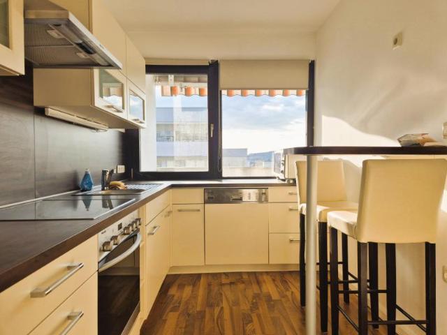 Leonding Gaumberg! Sonnige und ruhig gelegene 3 Zimmer Wohnung, 79 m² inkl. Loggia, Küche möbliert, Parkplatz!