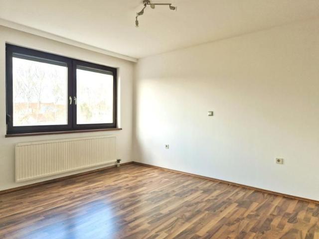 Leonding Gaumberg! Sonnige und ruhig gelegene 3 Zimmer Wohnung, 79 m² inkl. Loggia, Küche möbliert, Parkplatz!