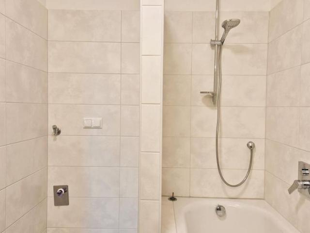 Leonding Gaumberg! Sonnige und ruhig gelegene 3 Zimmer Wohnung, 79 m² inkl. Loggia, Küche möbliert, Parkplatz!