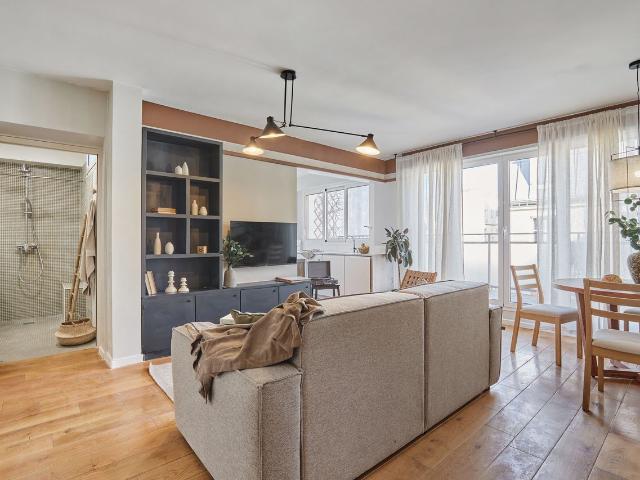 Leonora 1 bedroom and balcony in Invalides, Paris Amsterdam Apartments for Rent