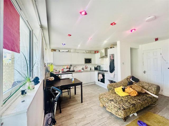 Leontine Close, Peckham 4 bed terraced house to rent £3,650 pcm £842 pw