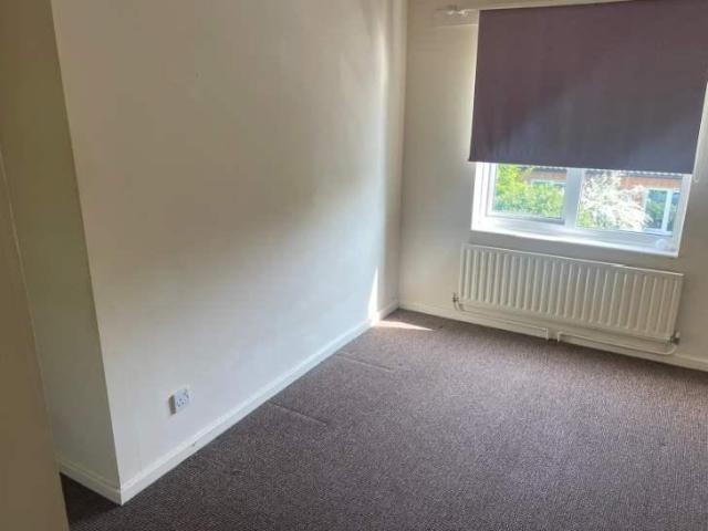 Leopard Drive, Pennyland MK15 3 bed end of terrace house to rent £1,600 pcm £369 pw