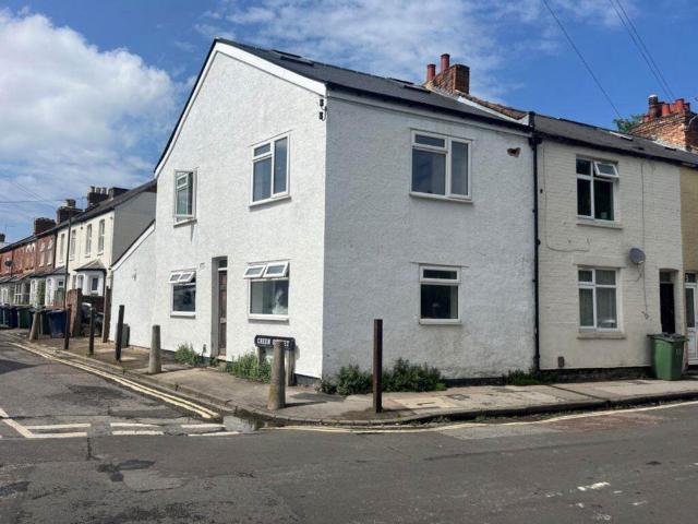 Leopold Street, Oxford 6 bed end of terrace house to rent £5,000 pcm £1,154 pw