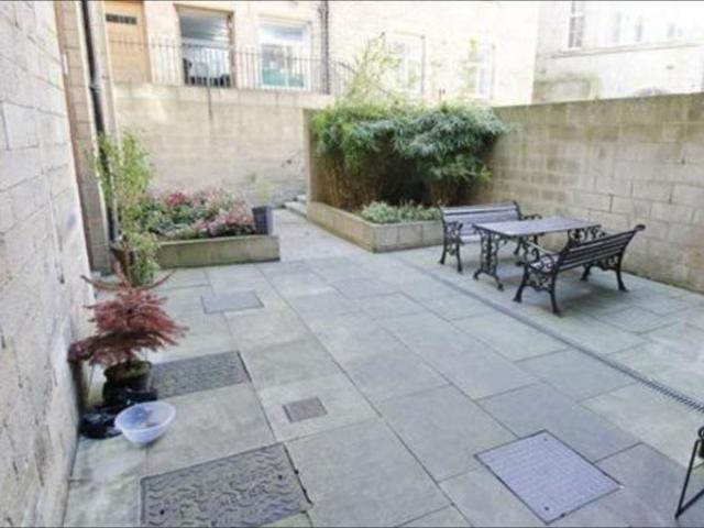 Leopold Sq City centre 1 bedroom apt, not shared
