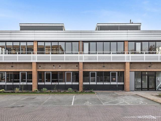 Leat House, Overbridge Square, Newbury RG14, 2 bed flat to rent, £1,300 pcm | PrimeLocation