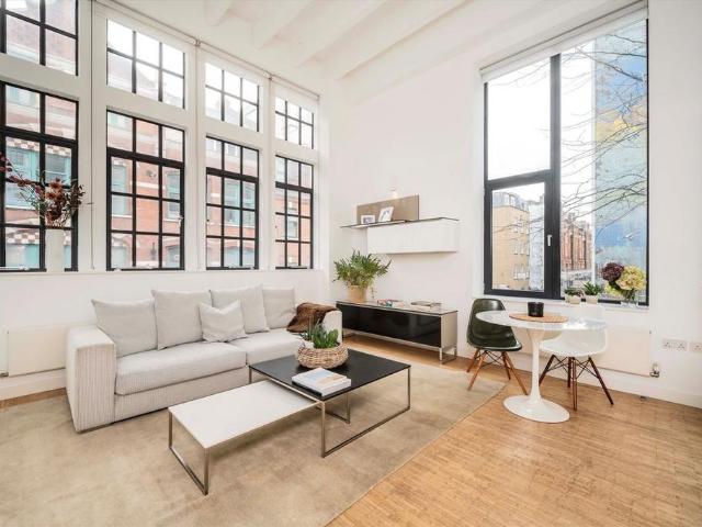 Leather Lane, London EC1N 3 bed flat to rent £5,000 pcm £1,154 pw