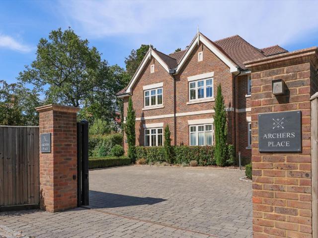 Leatherhead Road, Oxshott, Leatherhead, Surrey KT22, 4 bed semi detached house to rent, £9,000 pcm | PrimeLocation
