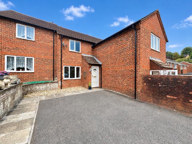 Leaver Road, Oxfordshire RG9 2 bed terraced house to rent £1,800 pcm £415 pw