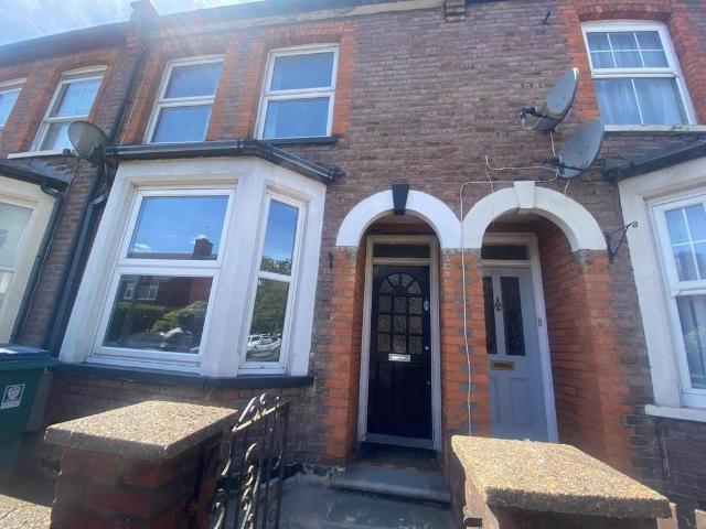 Leavesden Road, Watford WD24 3 bed terraced house to rent £2,100 pcm £485 pw