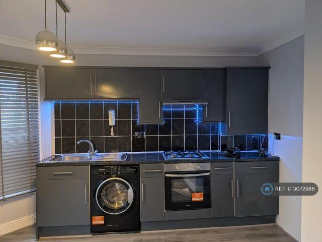 Leavesden Road, Watford, WD24 1 bed flat to rent £1,200 pcm £277 pw