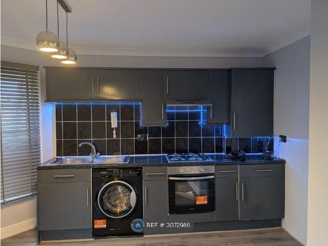 Leavesden Road, Watford WD24, 1 bed flat to rent, £1,200 pcm | PrimeLocation