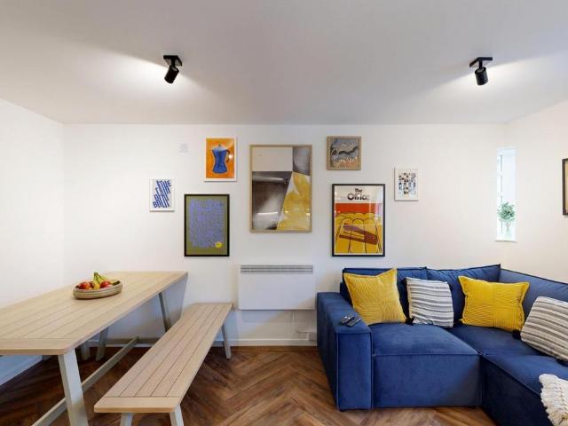 Leazes Parade Holland Drive. 5 bed flat to rent £3,900 pcm £900 pw