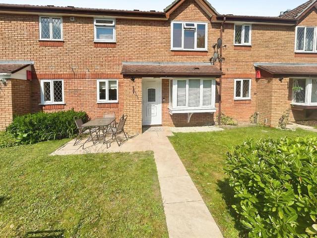 Lea Court, Farnham, Surrey GU9, 2 bed maisonette to rent, £1,450 pcm | PrimeLocation