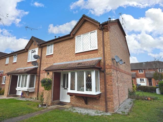Lea Court, Farnham, Surrey GU9, 2 bed flat to rent, £1,400 pcm | PrimeLocation