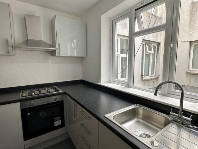 Lea Bridge Road, London E10, 4 bed flat to rent, £2,250 pcm | PrimeLocation