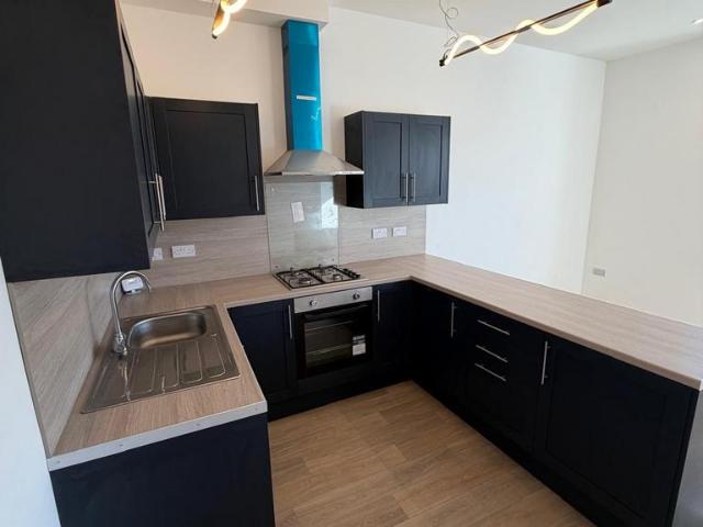 Lea Bridge Road, London E10 3 bed flat to rent £2,350 pcm £542 pw