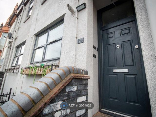 Lea Street, Kidderminster DY10, 2 bed maisonette to rent, £900 pcm | PrimeLocation