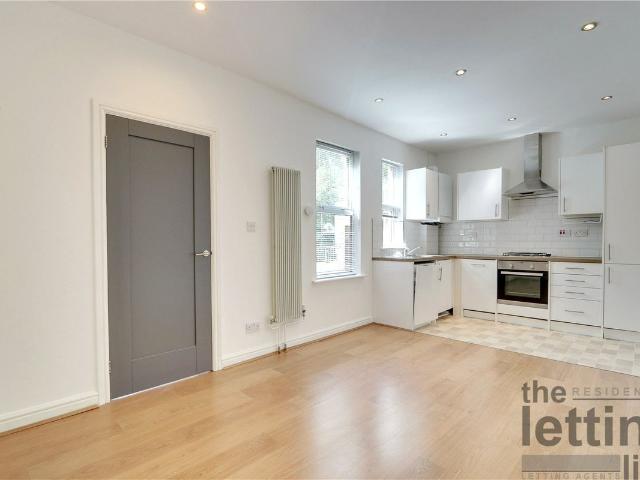 Lea Road, Enfield EN2, 2 bed flat to rent, £1,525 pcm | PrimeLocation