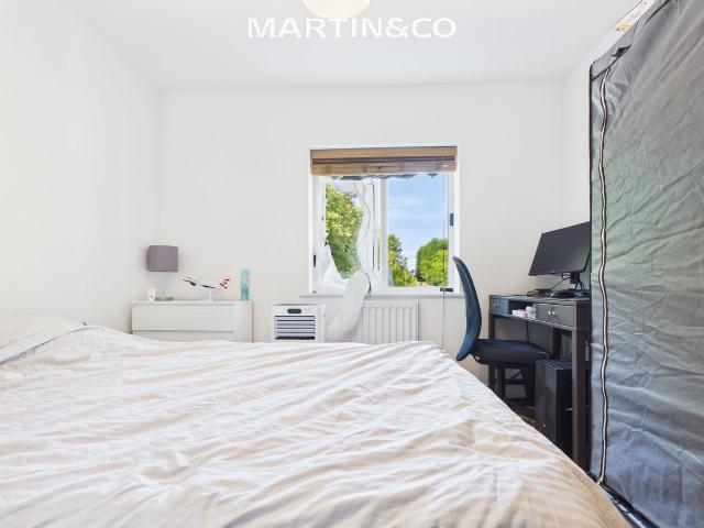 Leacroft, Staines Upon Thames TW18, 2 bed flat to rent, £1,650 pcm | PrimeLocation