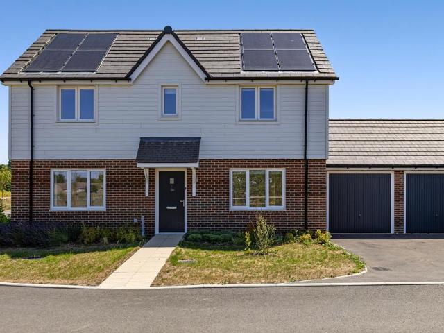 Leaf Living at The Burrows, Paddock. 4 bed detached house to rent £2,850 pcm £658 pw