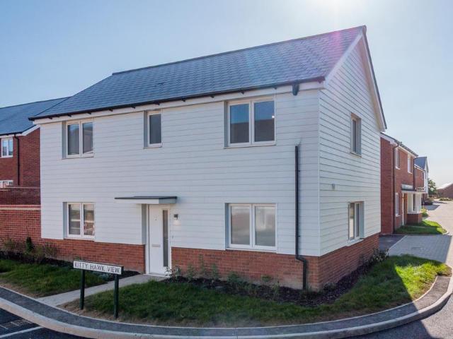 Leaf Living at The Gateway. 3 bed detached house to rent £1,800 pcm £415 pw