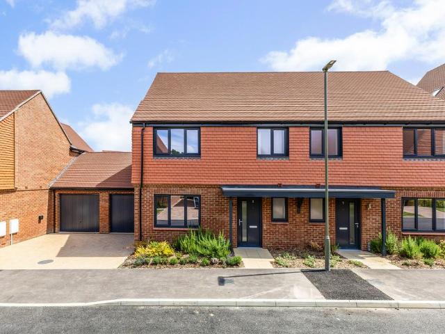 Leaf Living at Allium Park. 3 bed semi detached house to rent £2,600 pcm £600 pw