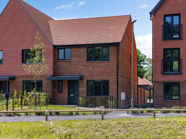 Leaf Living at Allium Park. 3 bed semi detached house to rent £2,700 pcm £623 pw