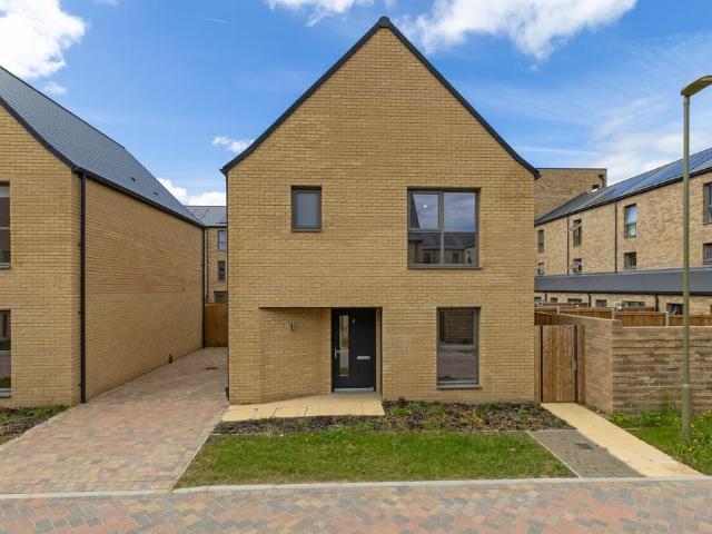 Leaf Living at Beckley Place, Oxford. 3 bed detached house to rent £2,825 pcm £652 pw
