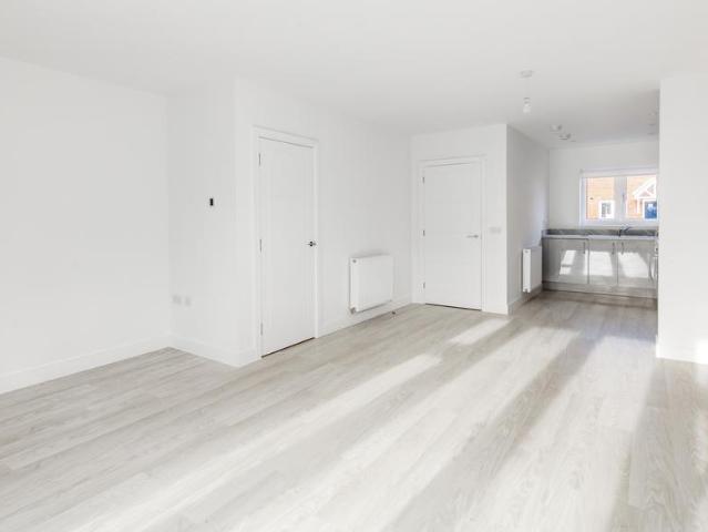 Leaf Living at Fontwell Meadows, BN18 3 bed detached house to rent £1,675 pcm £387 pw