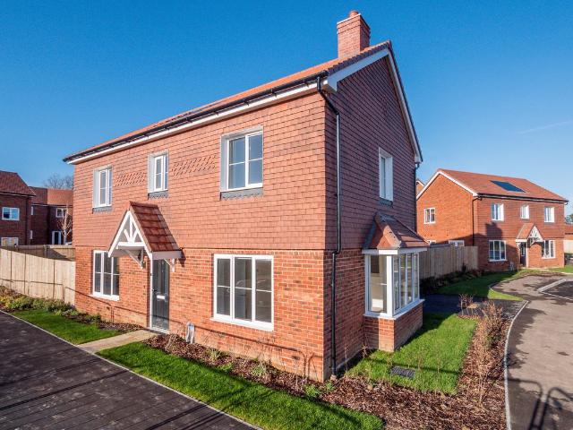 Leaf Living At Summerhill Gardens, Polegate, Hailsham BN27, 3Zb, 3 bed detached house to rent, £1,750 pcm | PrimeLocation
