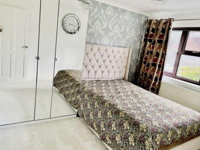 Leafield Rise, Two Mile Ash MK8 1 bed in a house share to rent £750 pcm £173 pw